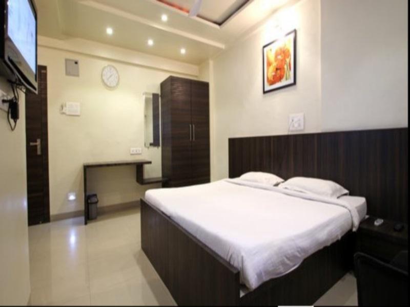 Hotel Suresh Inn Пуне Екстер'єр фото