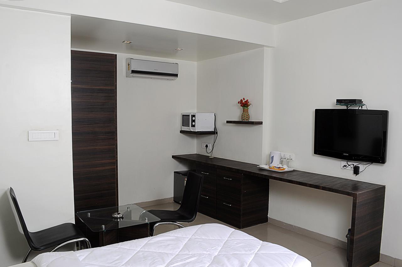 Hotel Suresh Inn Пуне Екстер'єр фото