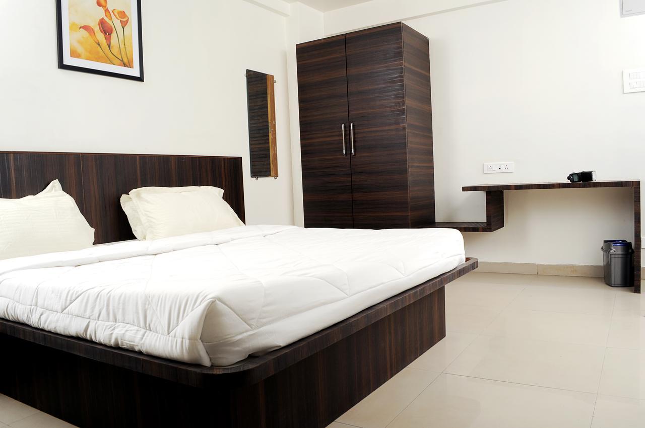 Hotel Suresh Inn Пуне Екстер'єр фото