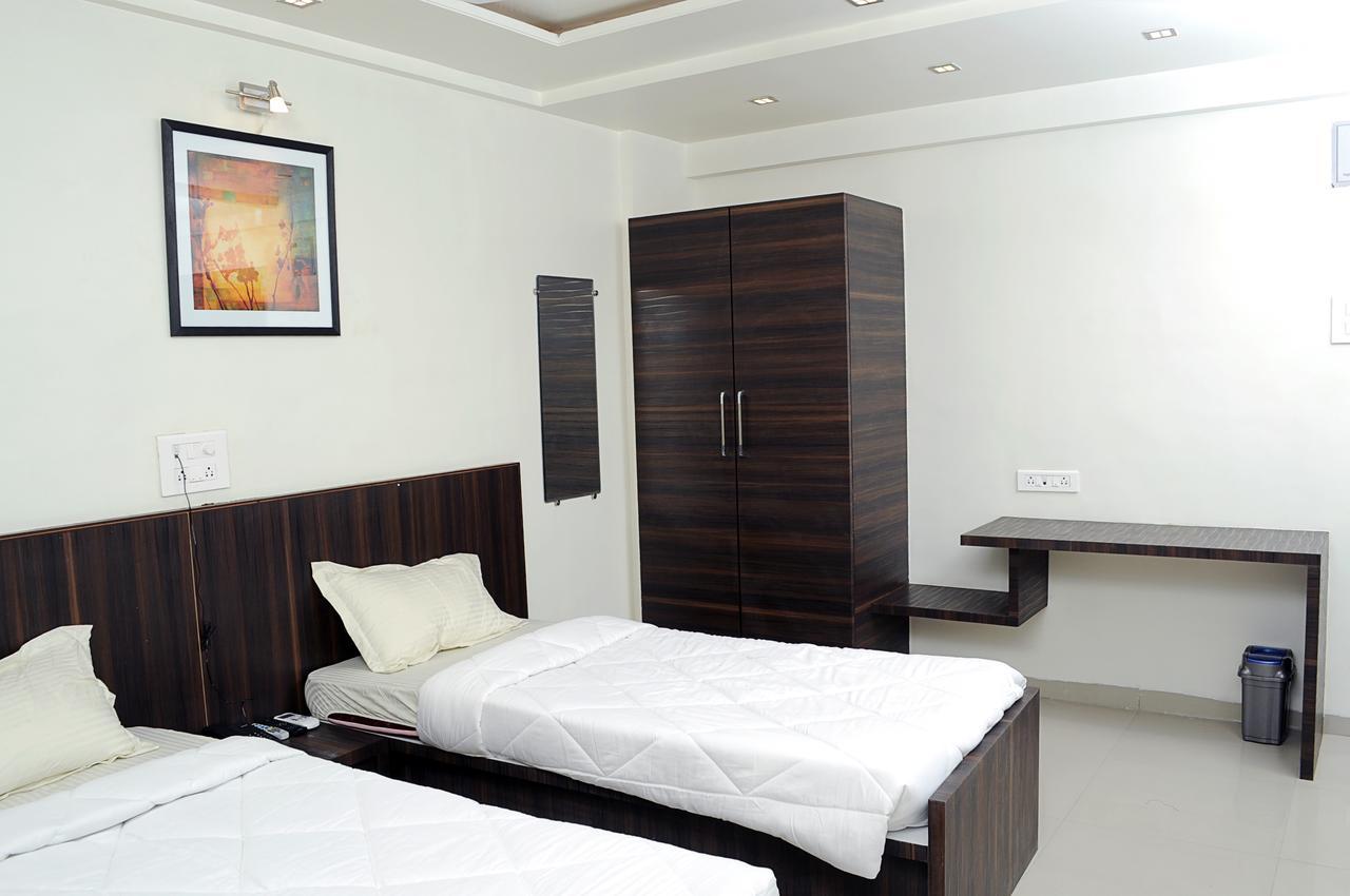 Hotel Suresh Inn Пуне Екстер'єр фото
